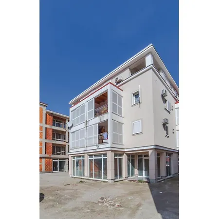 Ines Apartman